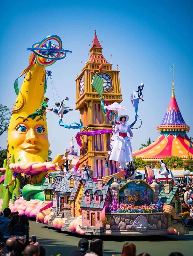 Enjoy the parade at a day in Tokyo Disneyland